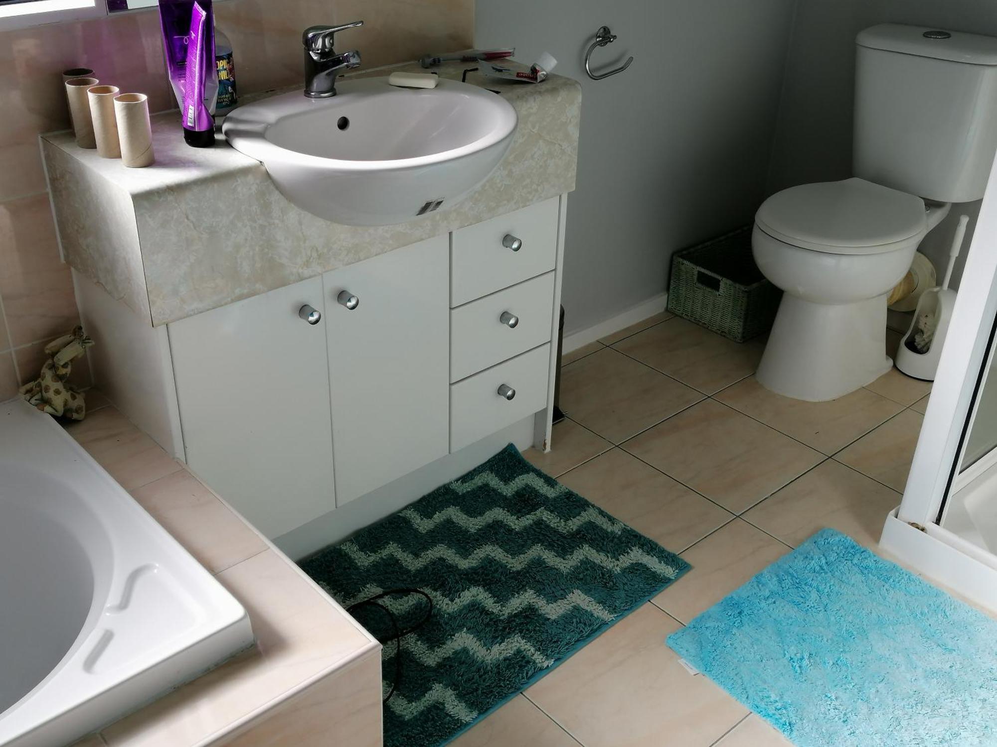Double Room With Shared Bathroom Auckland Bilik gambar